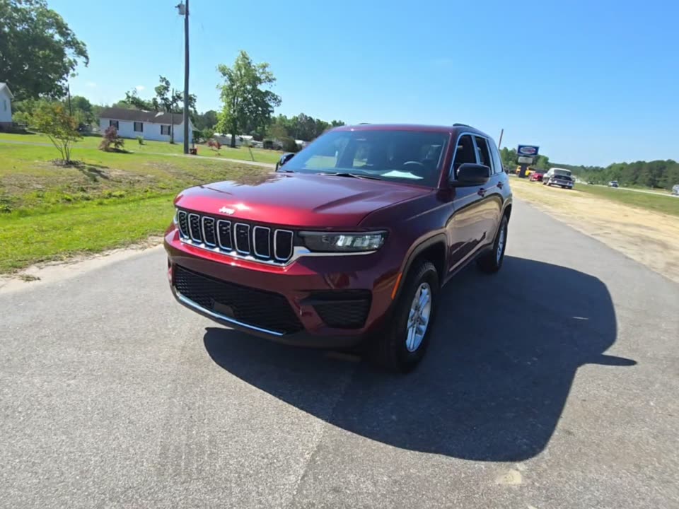 2024 Jeep Grand Cherokee Laredo RWD