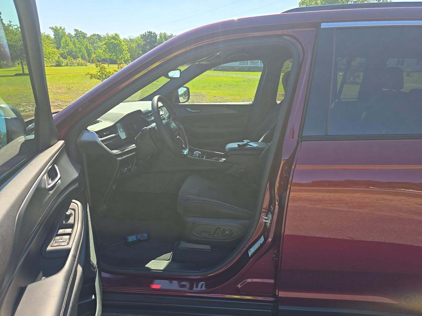 2024 Jeep Grand Cherokee Laredo RWD