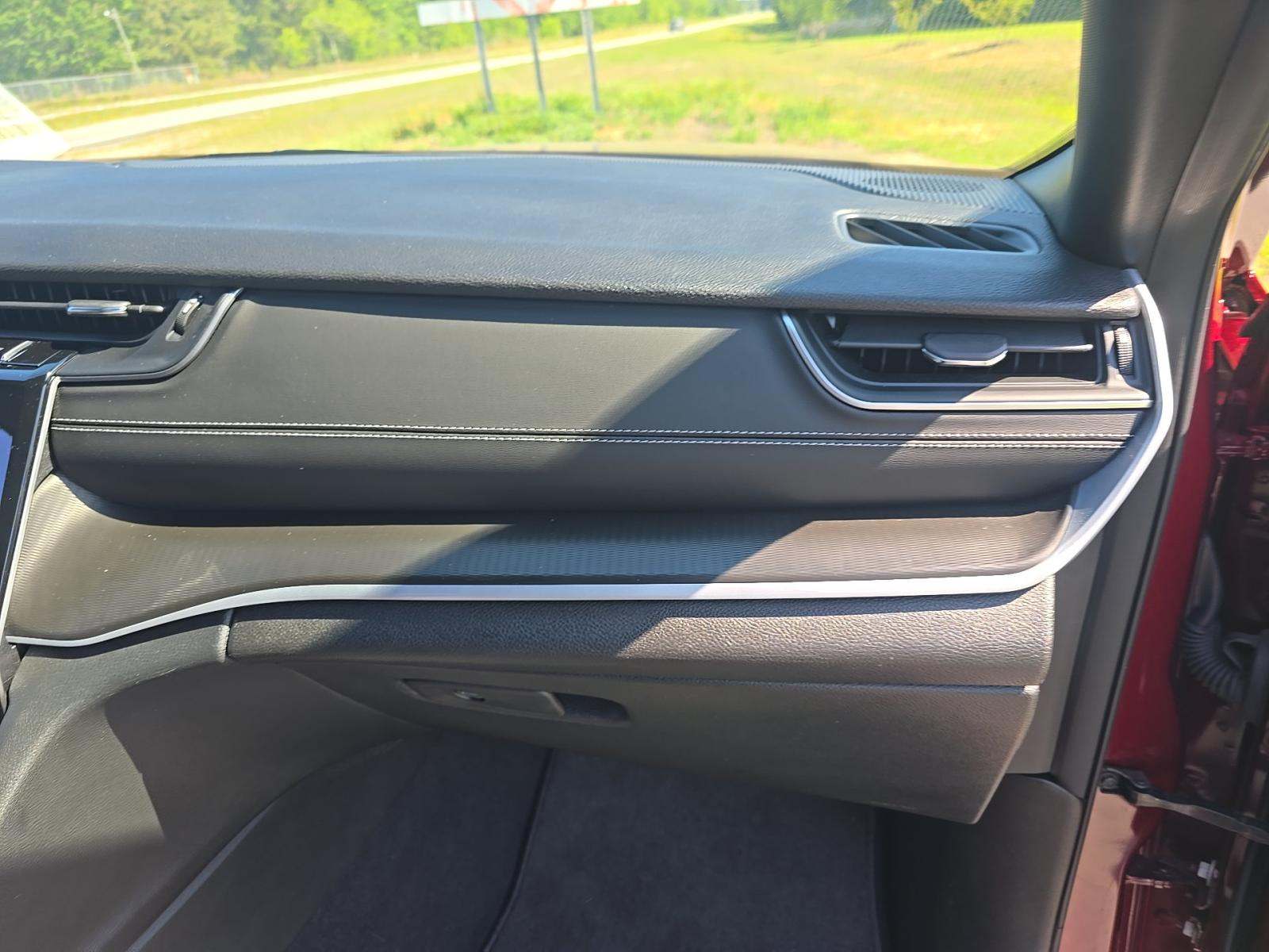 2024 Jeep Grand Cherokee Laredo RWD