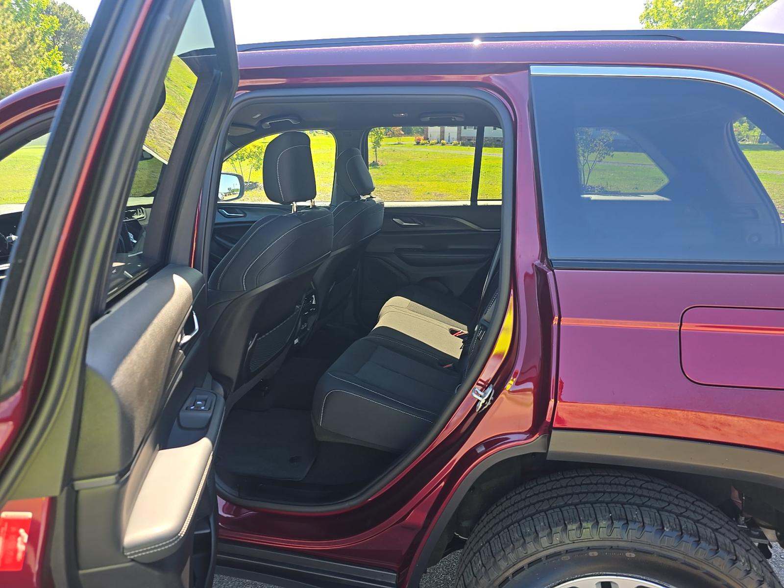 2024 Jeep Grand Cherokee Laredo RWD