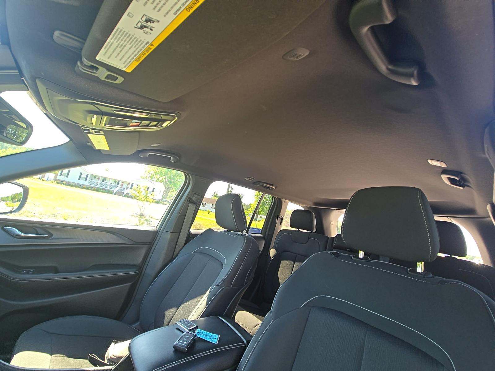 2024 Jeep Grand Cherokee Laredo RWD