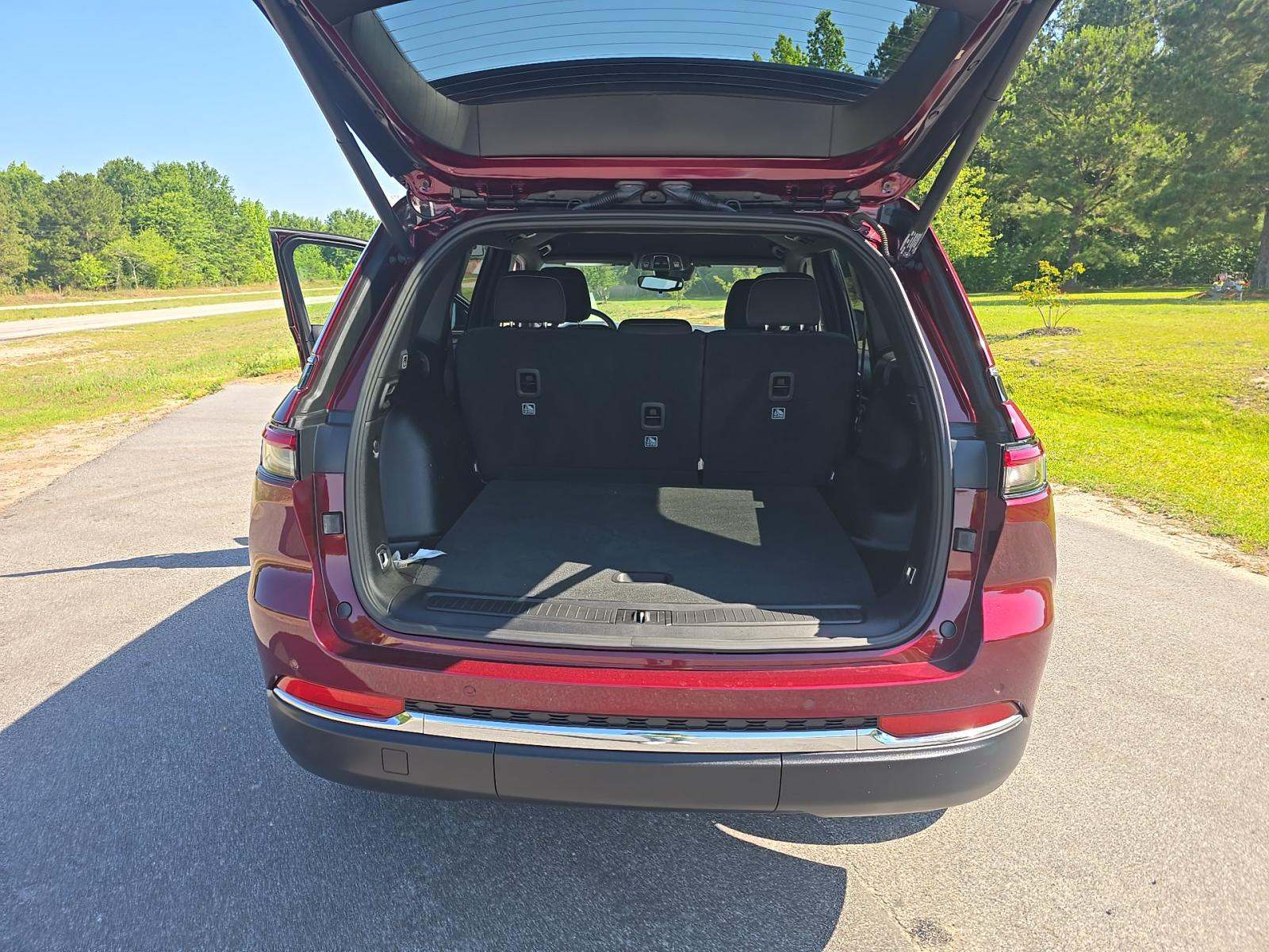 2024 Jeep Grand Cherokee Laredo RWD