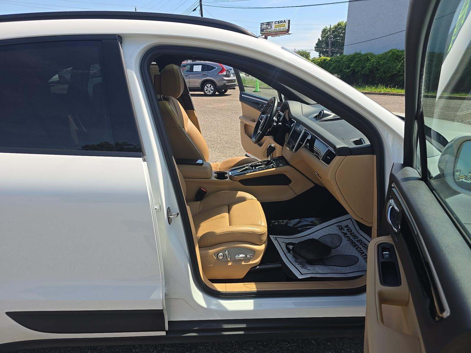 2017 Porsche Macan Base AWD