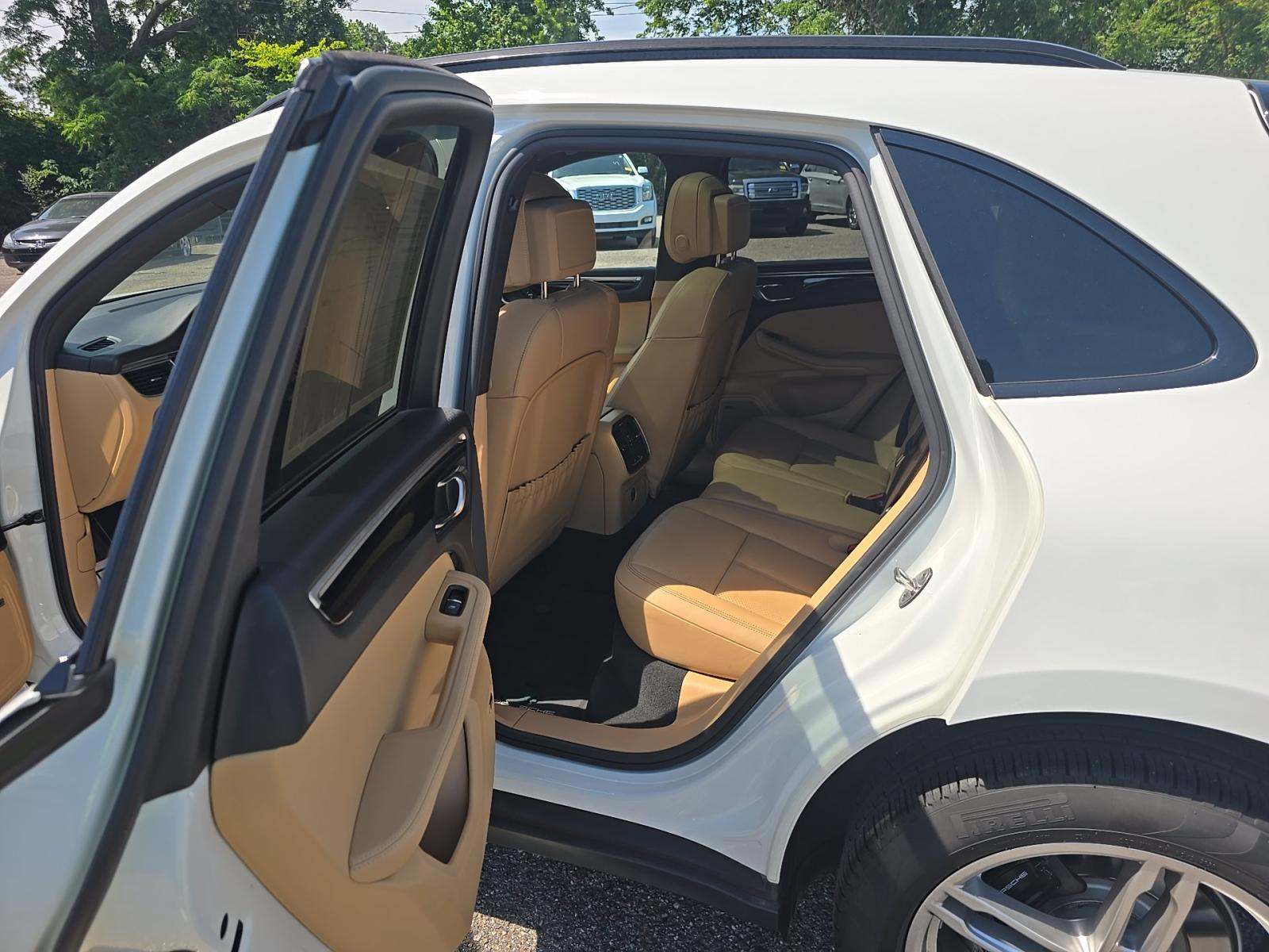 2017 Porsche Macan Base AWD