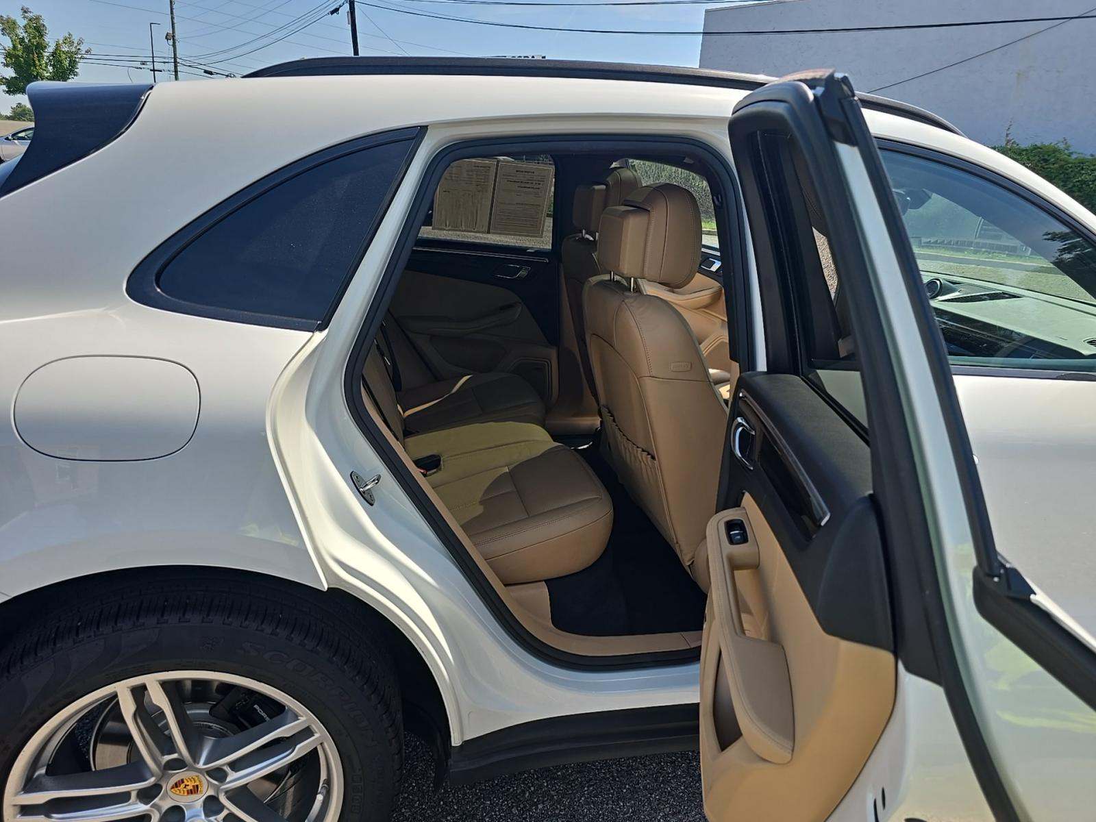 2017 Porsche Macan Base AWD