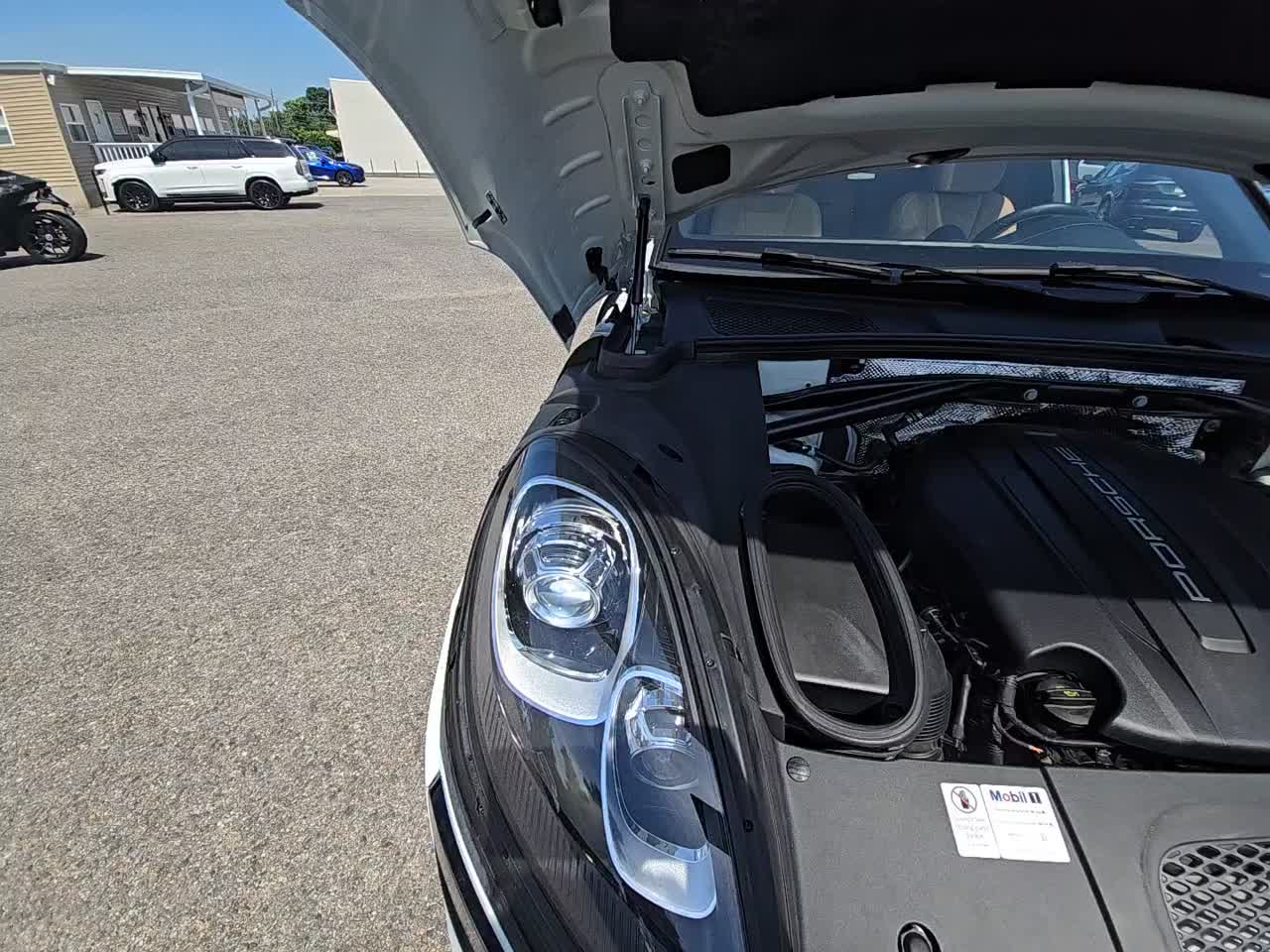 2017 Porsche Macan Base AWD