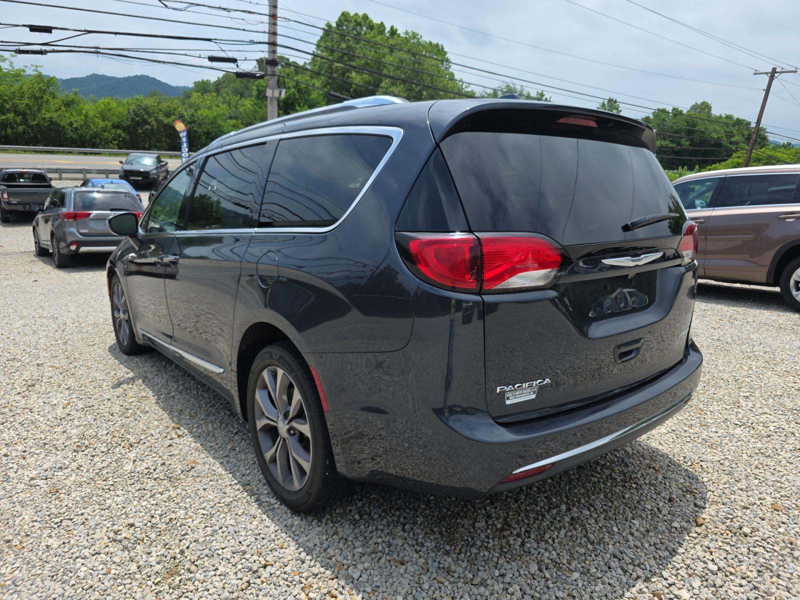 2019 Chrysler Pacifica Limited FWD