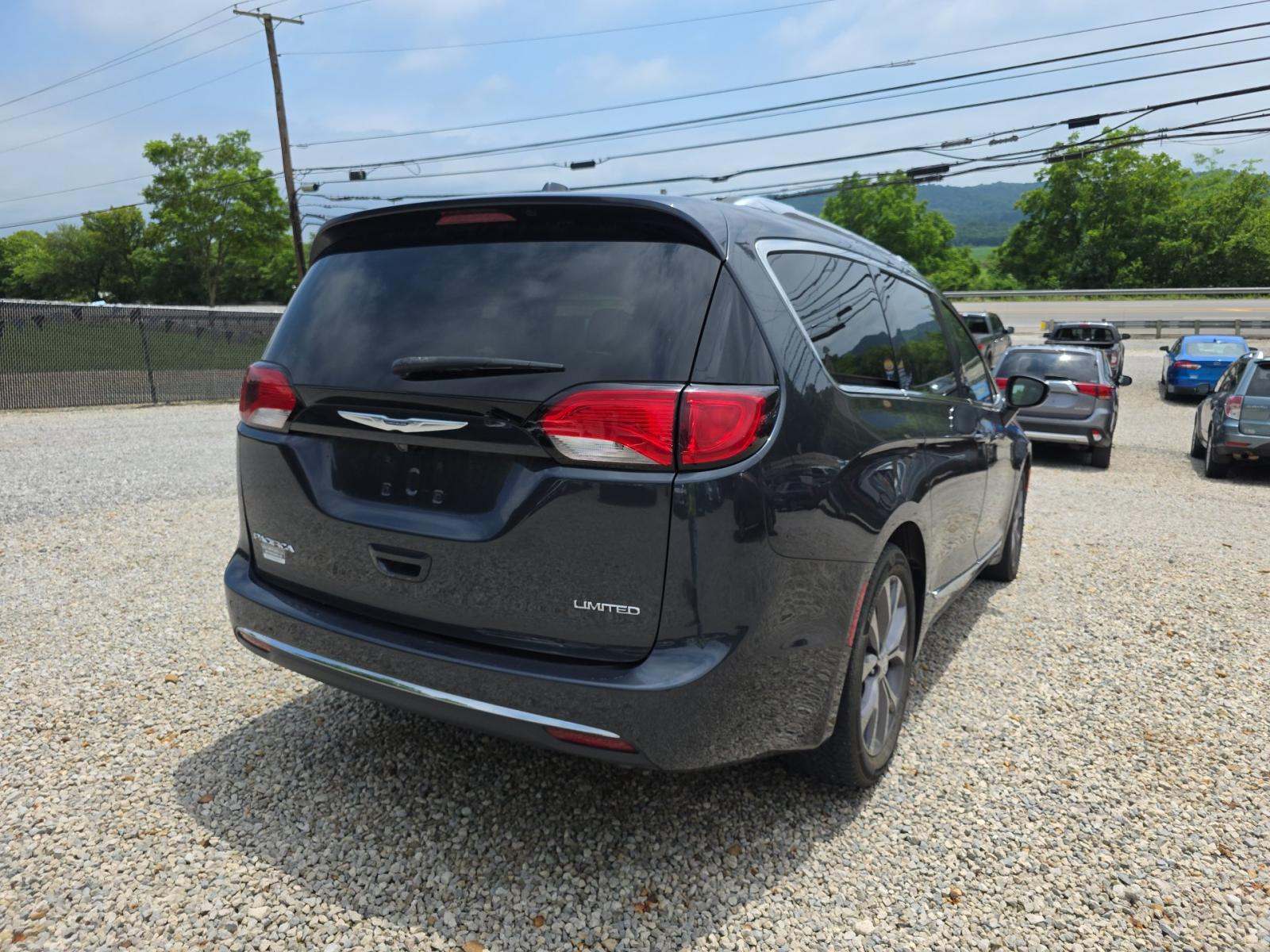 2019 Chrysler Pacifica Limited FWD
