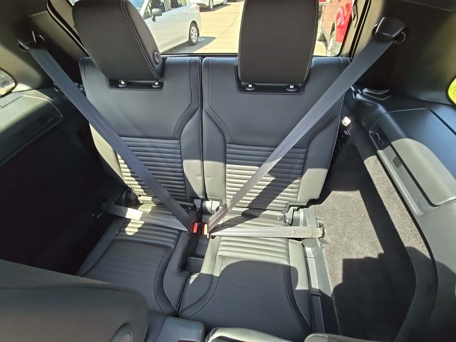 2024 Land Rover Discovery Dynamic SE AWD