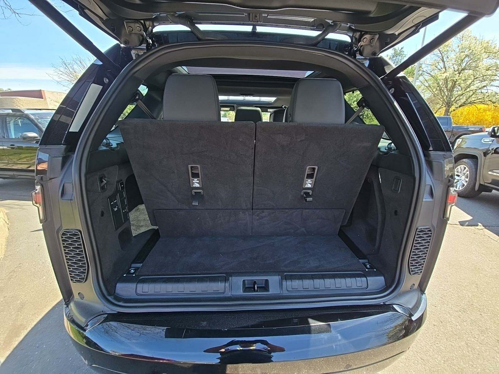 2024 Land Rover Discovery Dynamic SE AWD