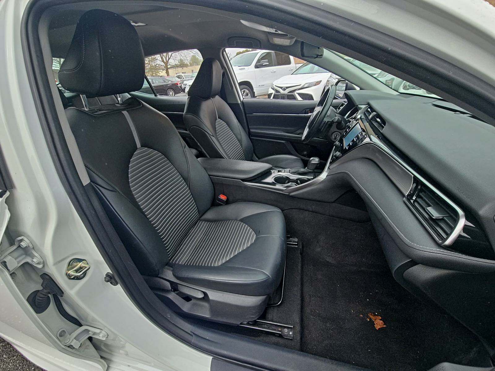 2020 Toyota Camry SE AWD