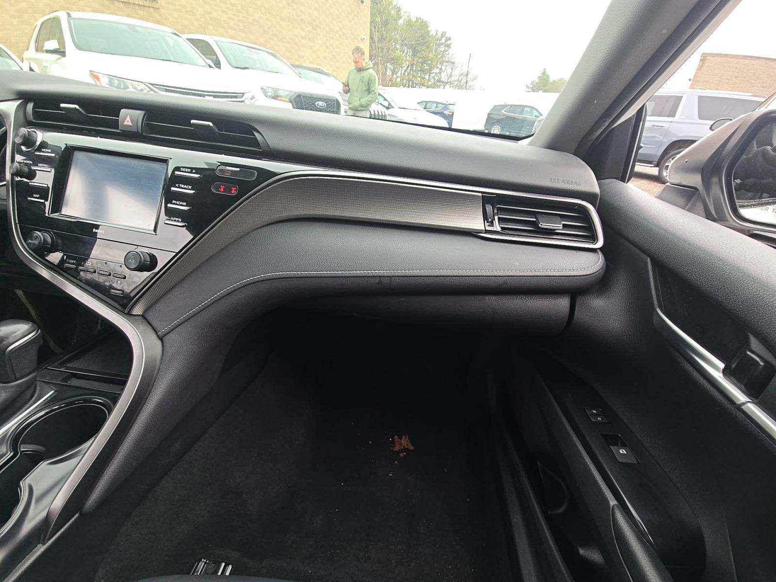 2020 Toyota Camry SE AWD