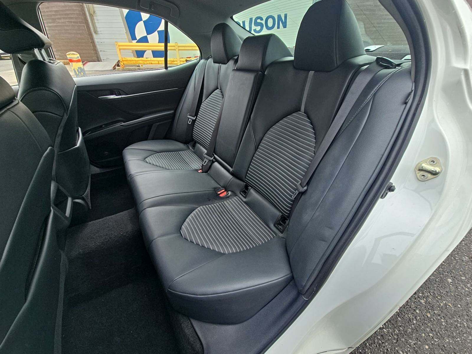 2020 Toyota Camry SE AWD