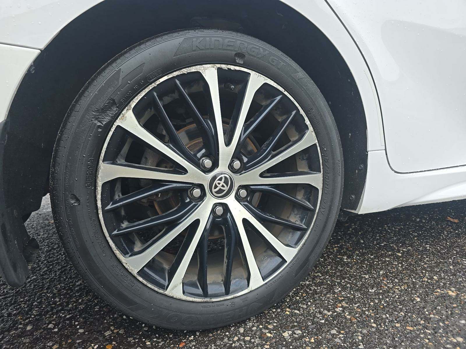 2020 Toyota Camry SE AWD