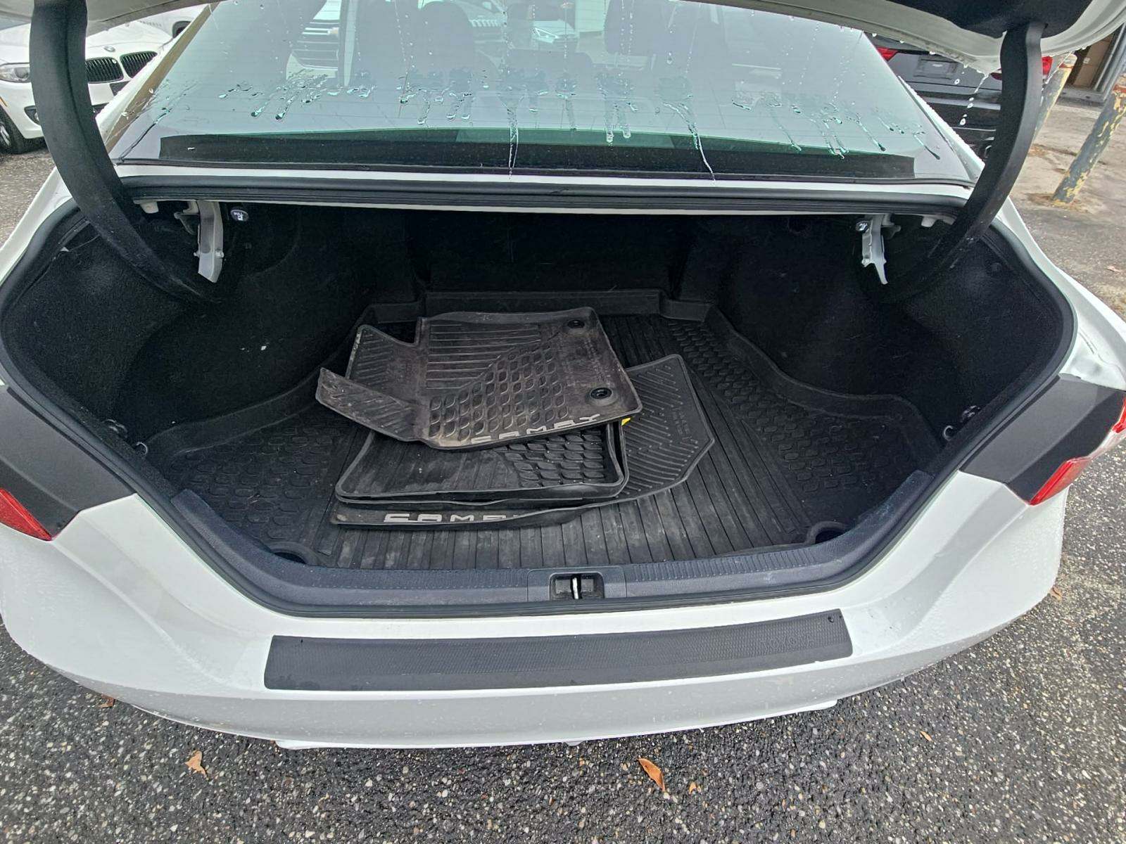 2020 Toyota Camry SE AWD