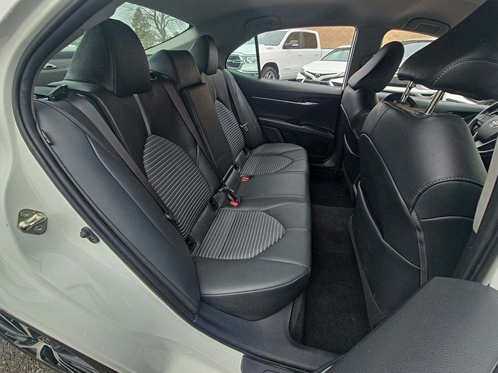 2020 Toyota Camry SE AWD