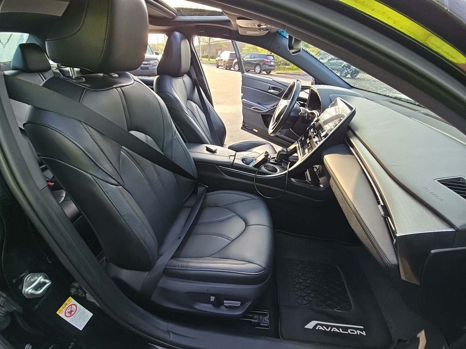 2019 Toyota Avalon Hybrid XLE FWD