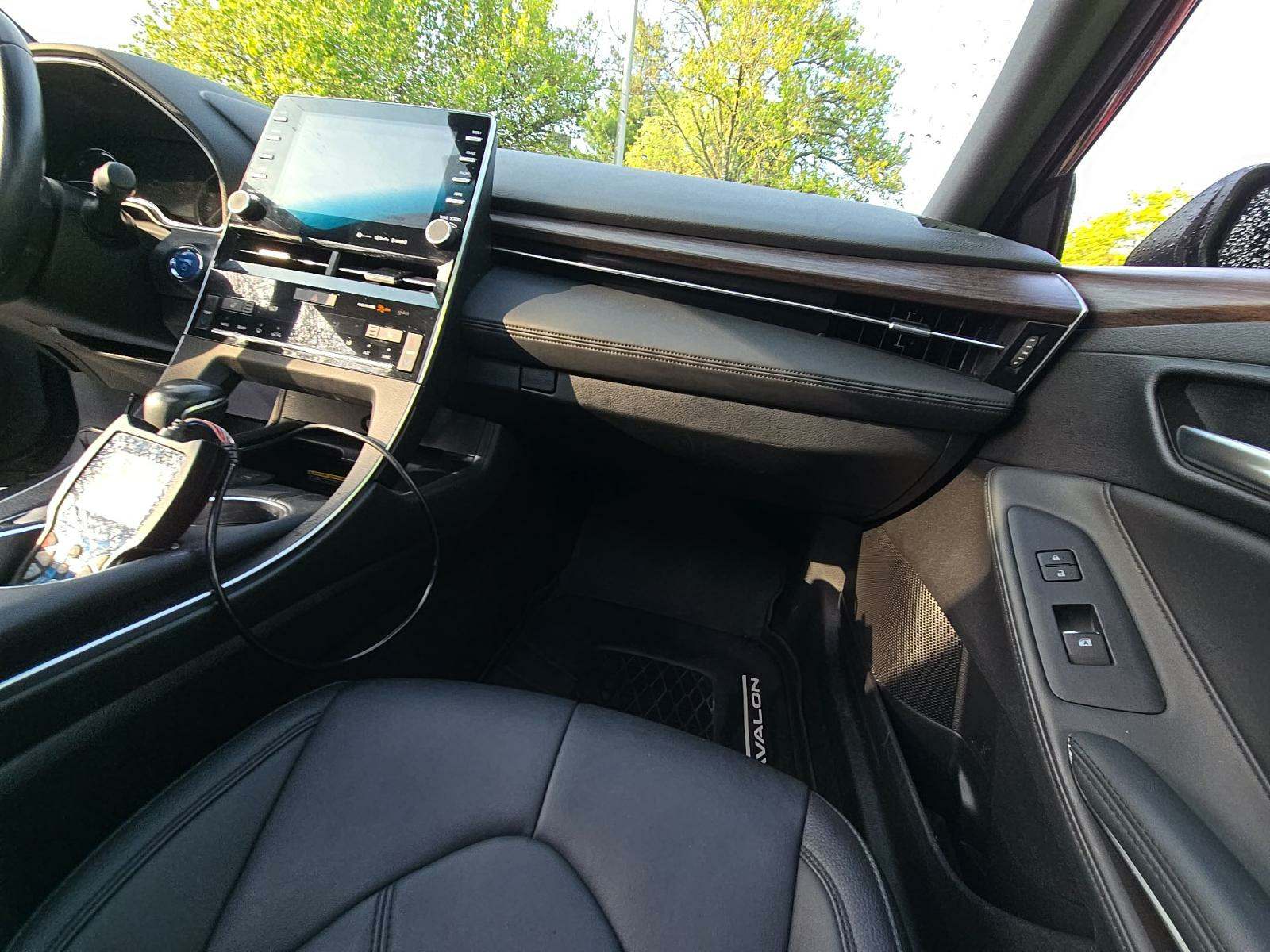 2019 Toyota Avalon Hybrid XLE FWD