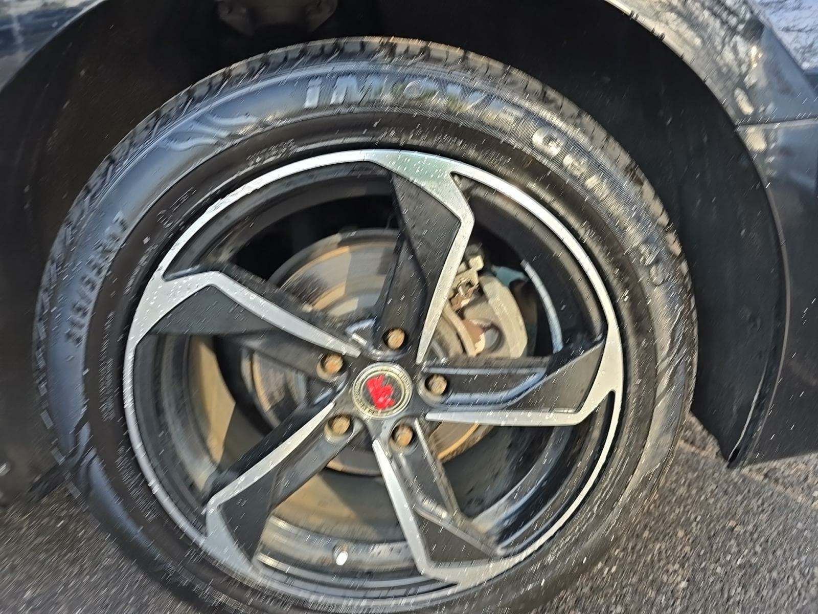 2019 Toyota Avalon Hybrid XLE FWD