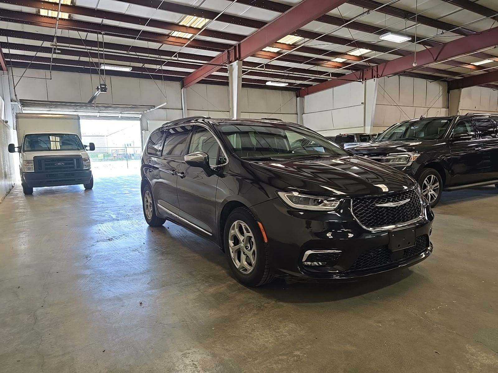 2022 Chrysler Pacifica Limited FWD