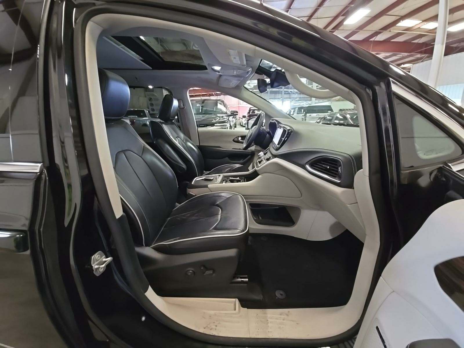 2022 Chrysler Pacifica Limited FWD