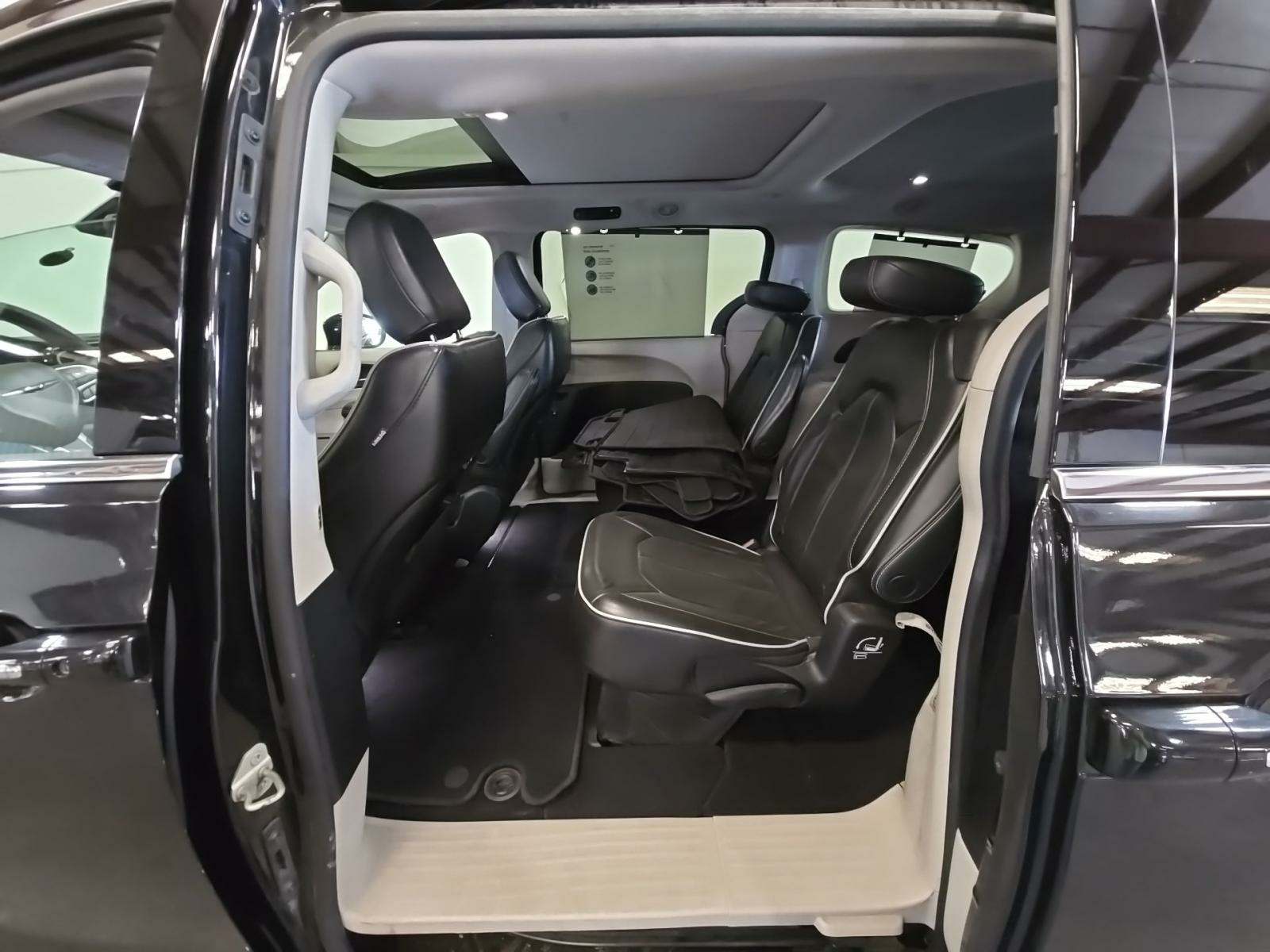 2022 Chrysler Pacifica Limited FWD