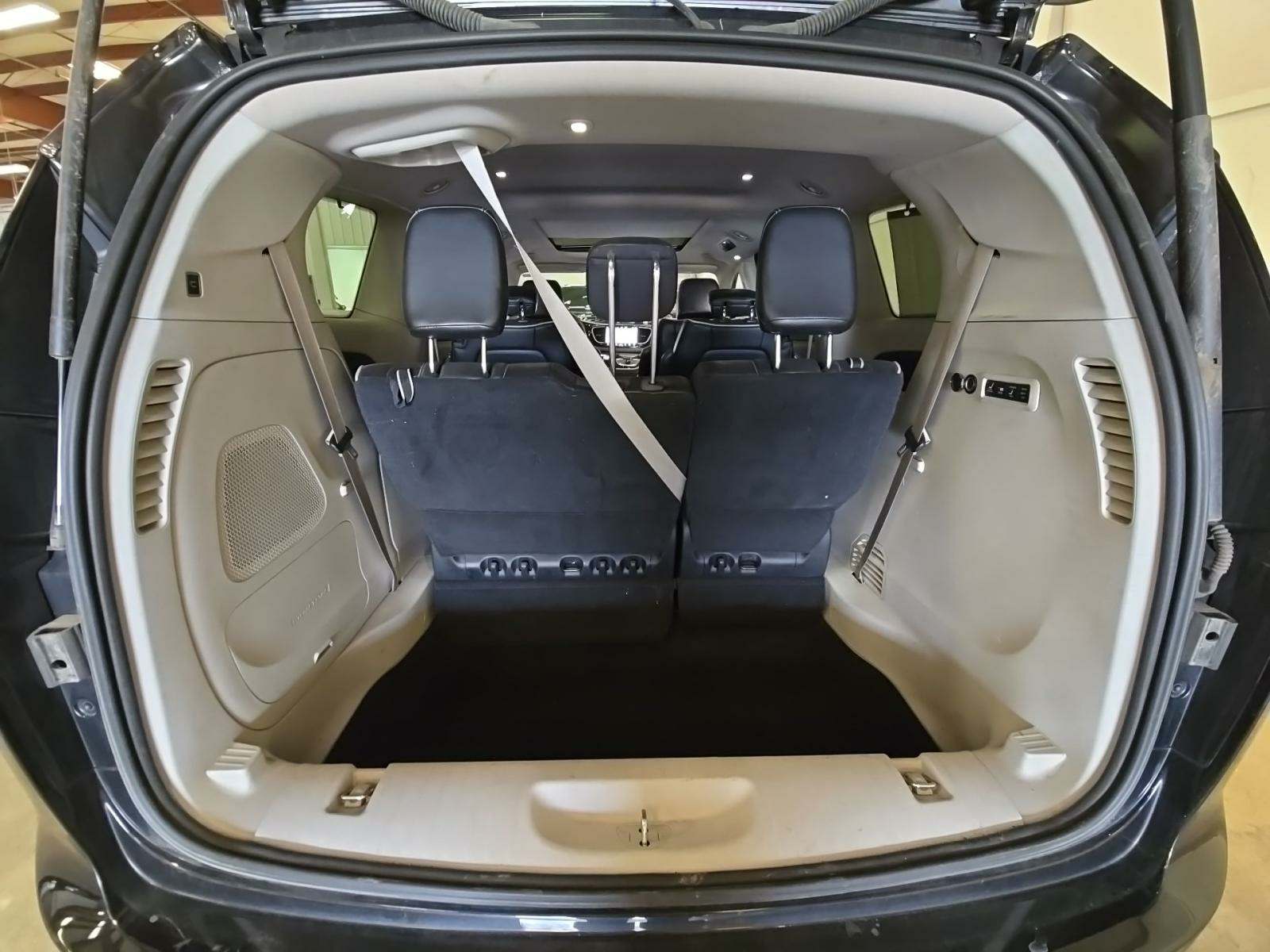 2022 Chrysler Pacifica Limited FWD