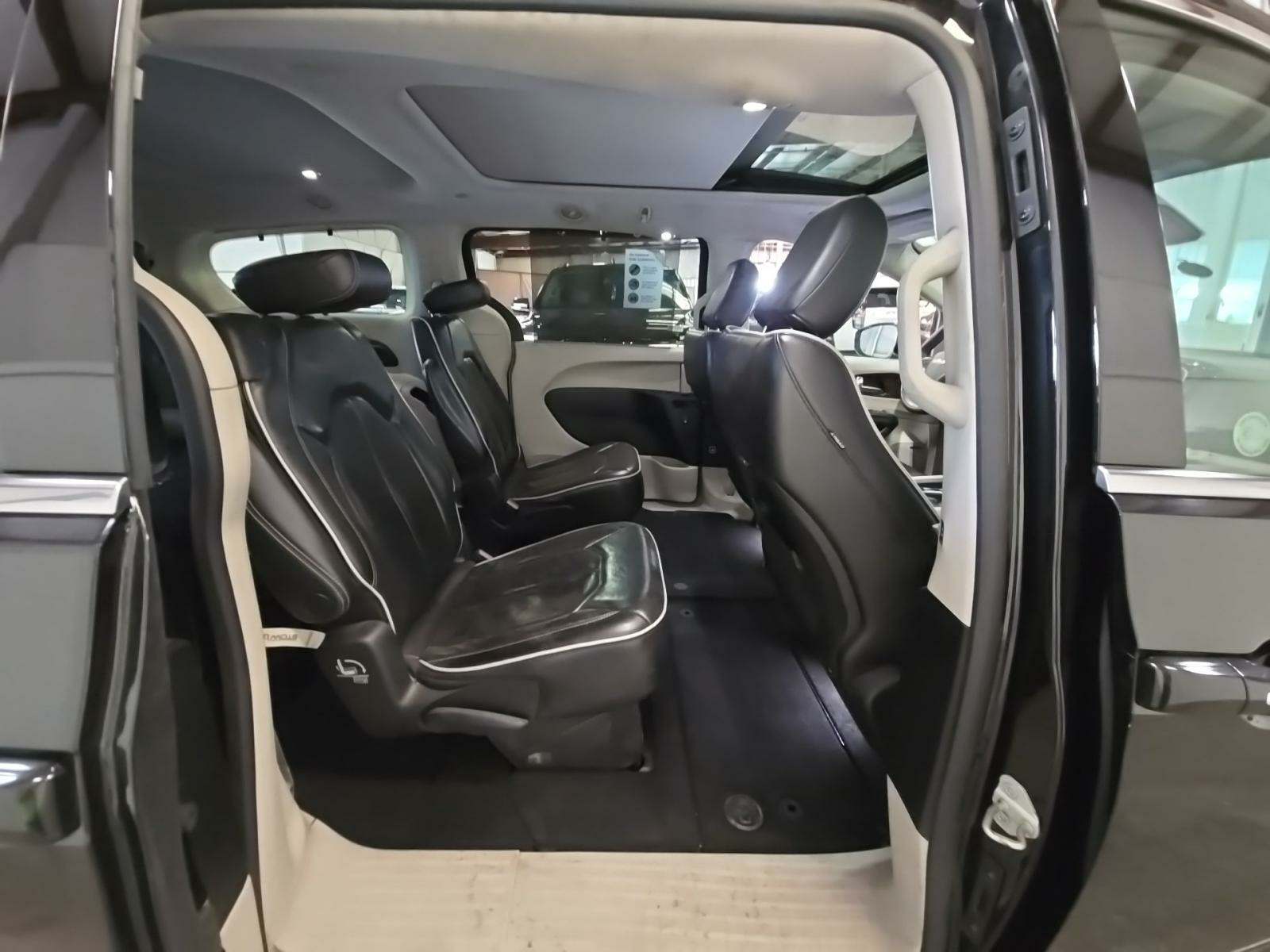 2022 Chrysler Pacifica Limited FWD