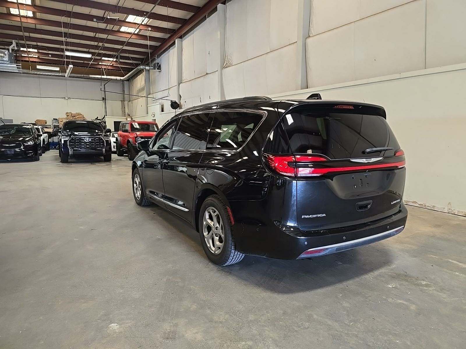 2022 Chrysler Pacifica Limited FWD
