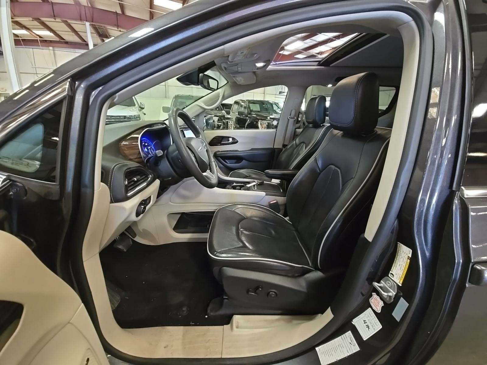 2022 Chrysler Pacifica Limited FWD