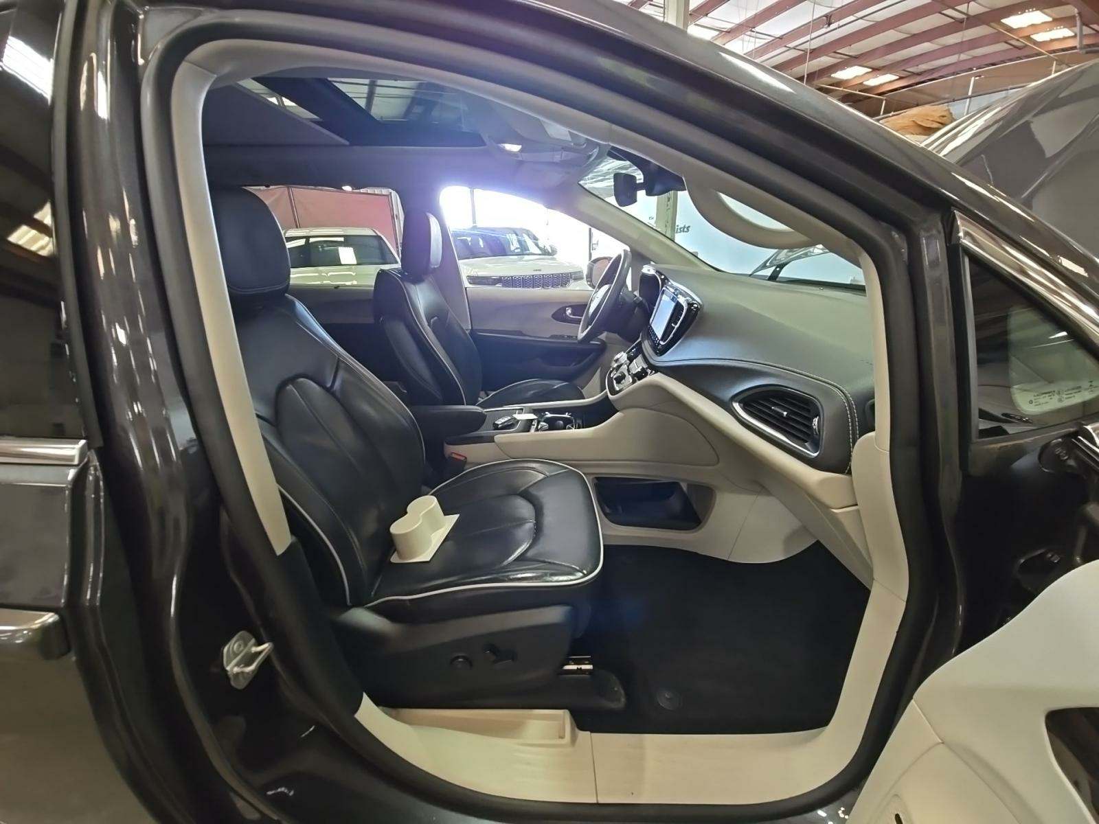 2022 Chrysler Pacifica Limited FWD