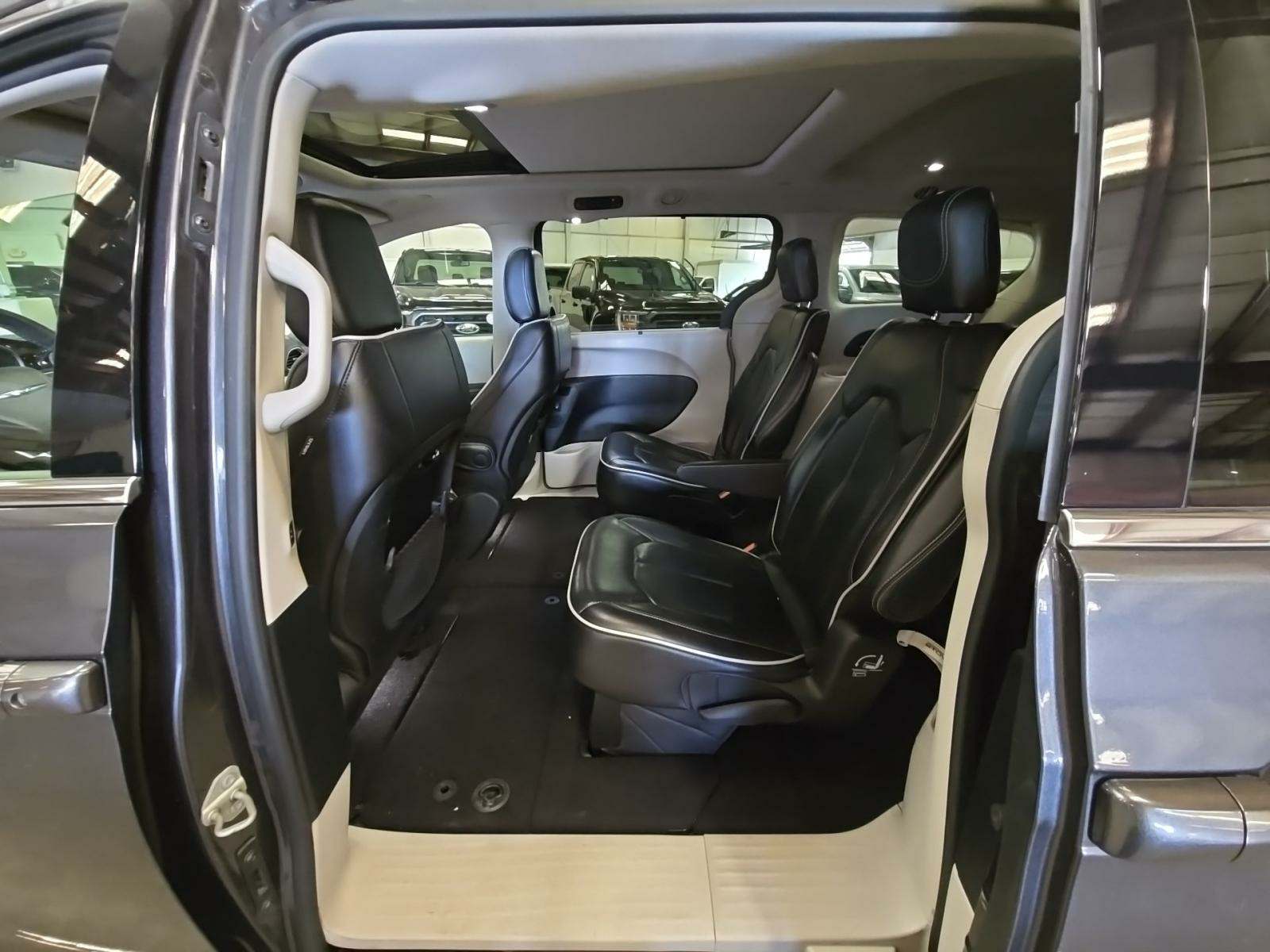 2022 Chrysler Pacifica Limited FWD