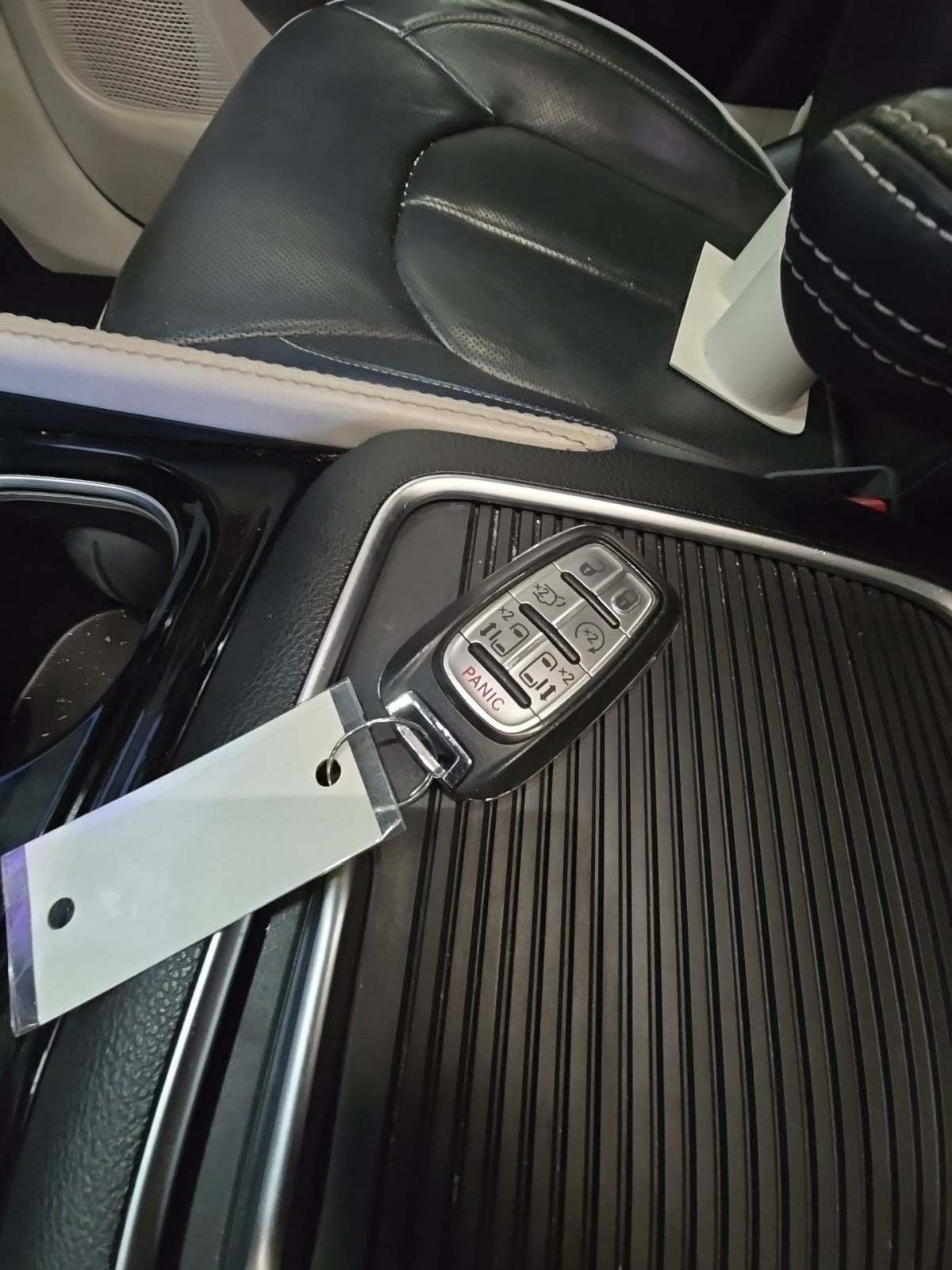 2022 Chrysler Pacifica Limited FWD