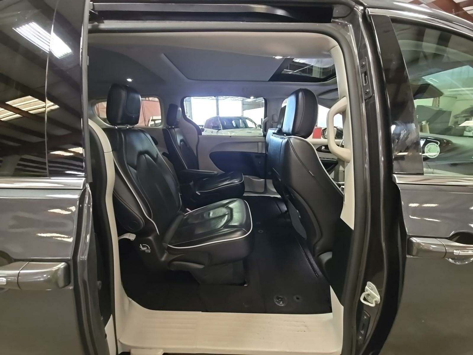 2022 Chrysler Pacifica Limited FWD