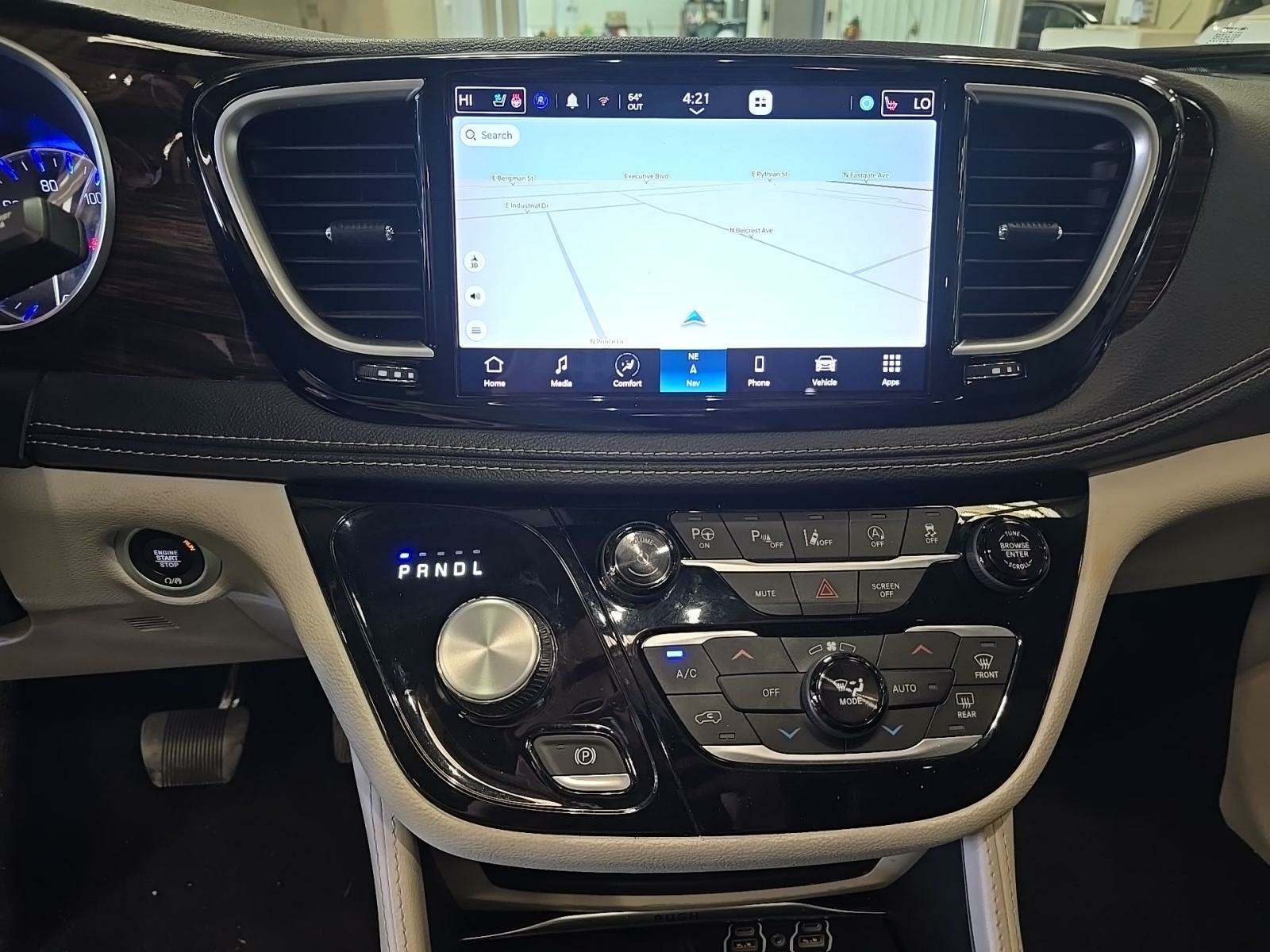 2022 Chrysler Pacifica Limited FWD