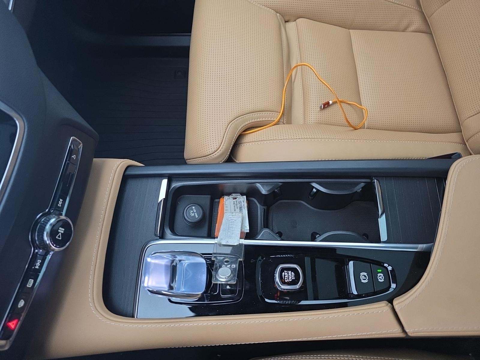 2025 Volvo XC90 B6 Ultra AWD