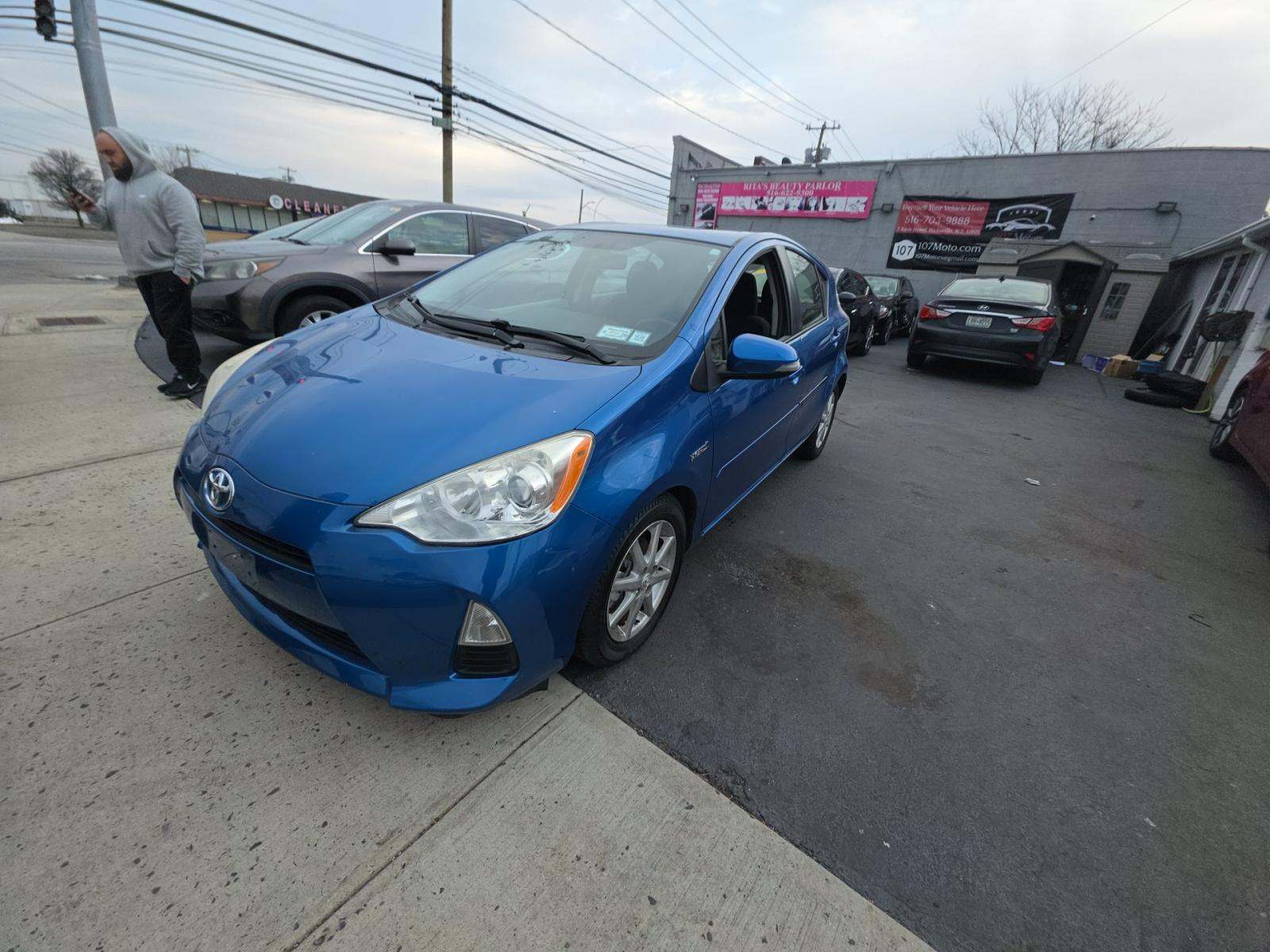 2013 Toyota Prius c Three FWD