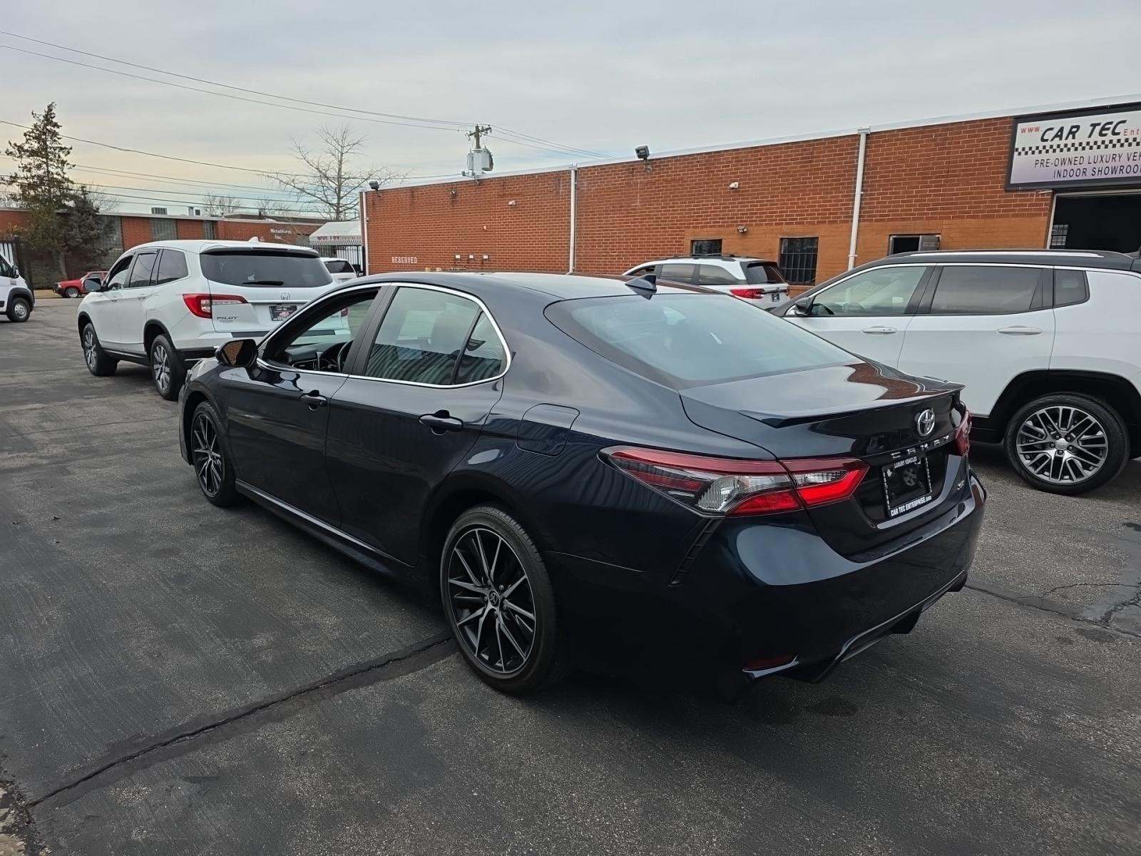 2021 Toyota Camry SE FWD