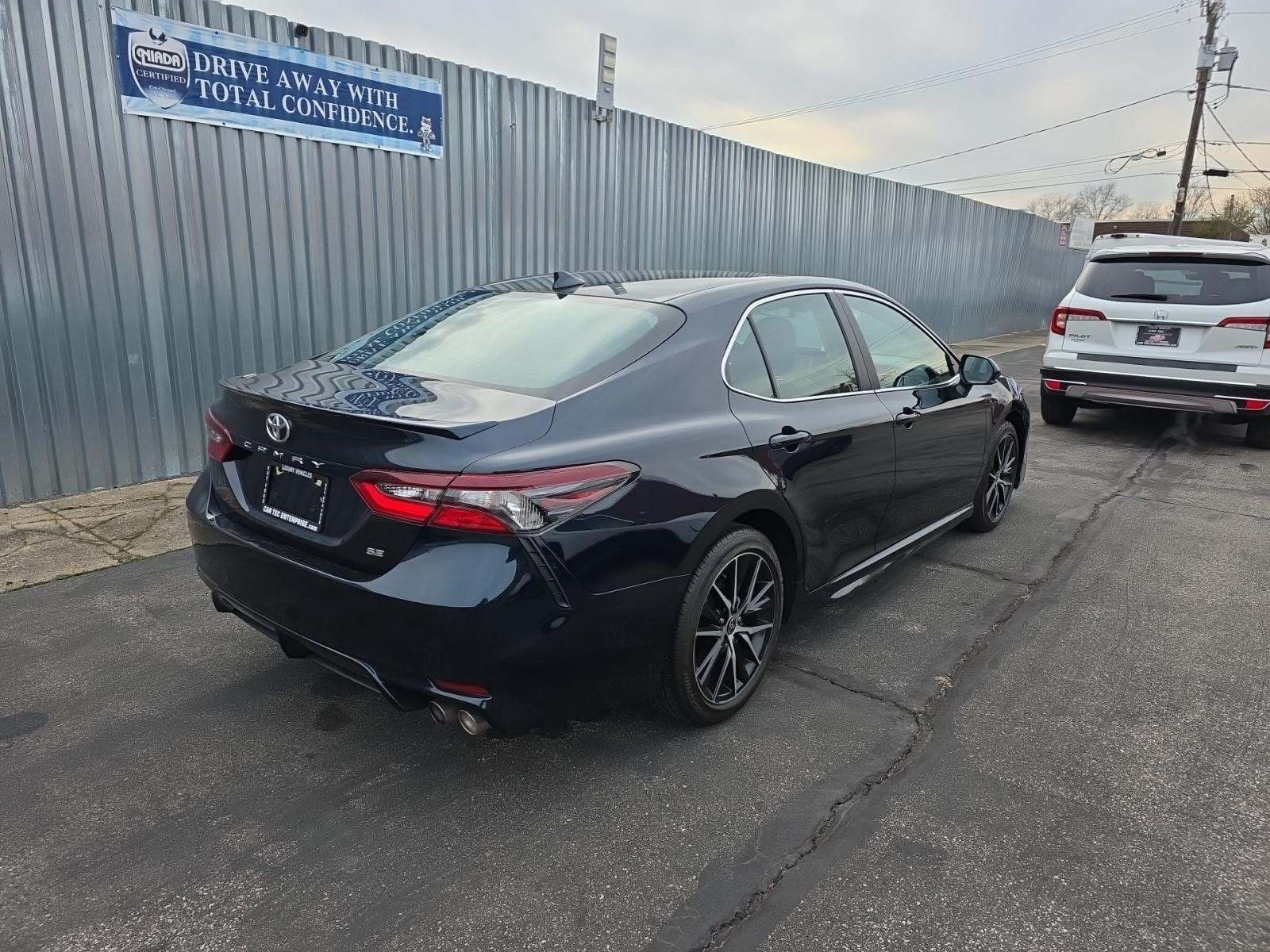 2021 Toyota Camry SE FWD