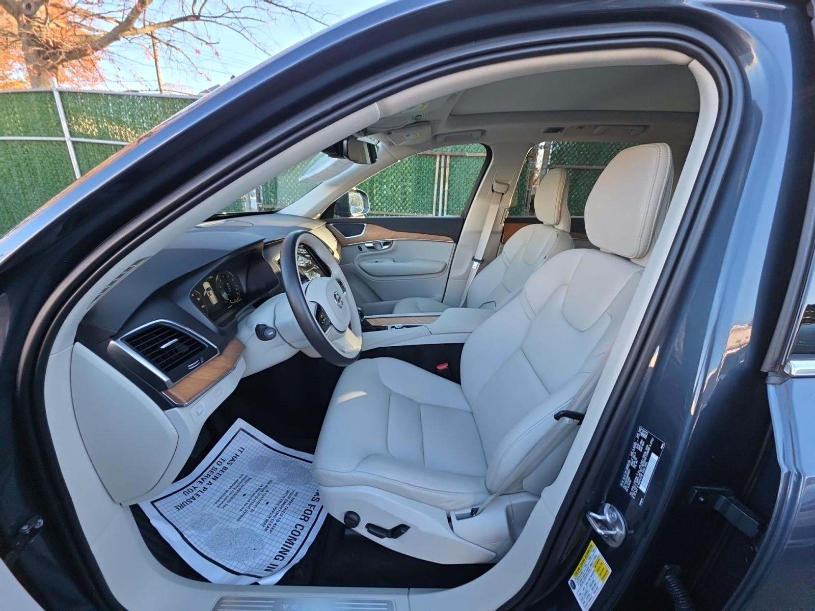 2022 Volvo XC90 T6 Momentum AWD