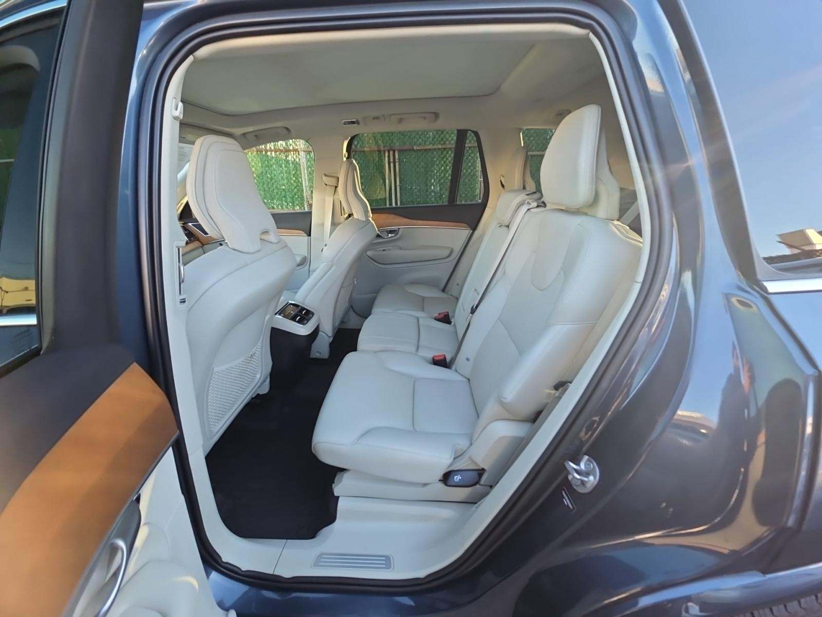 2022 Volvo XC90 T6 Momentum AWD