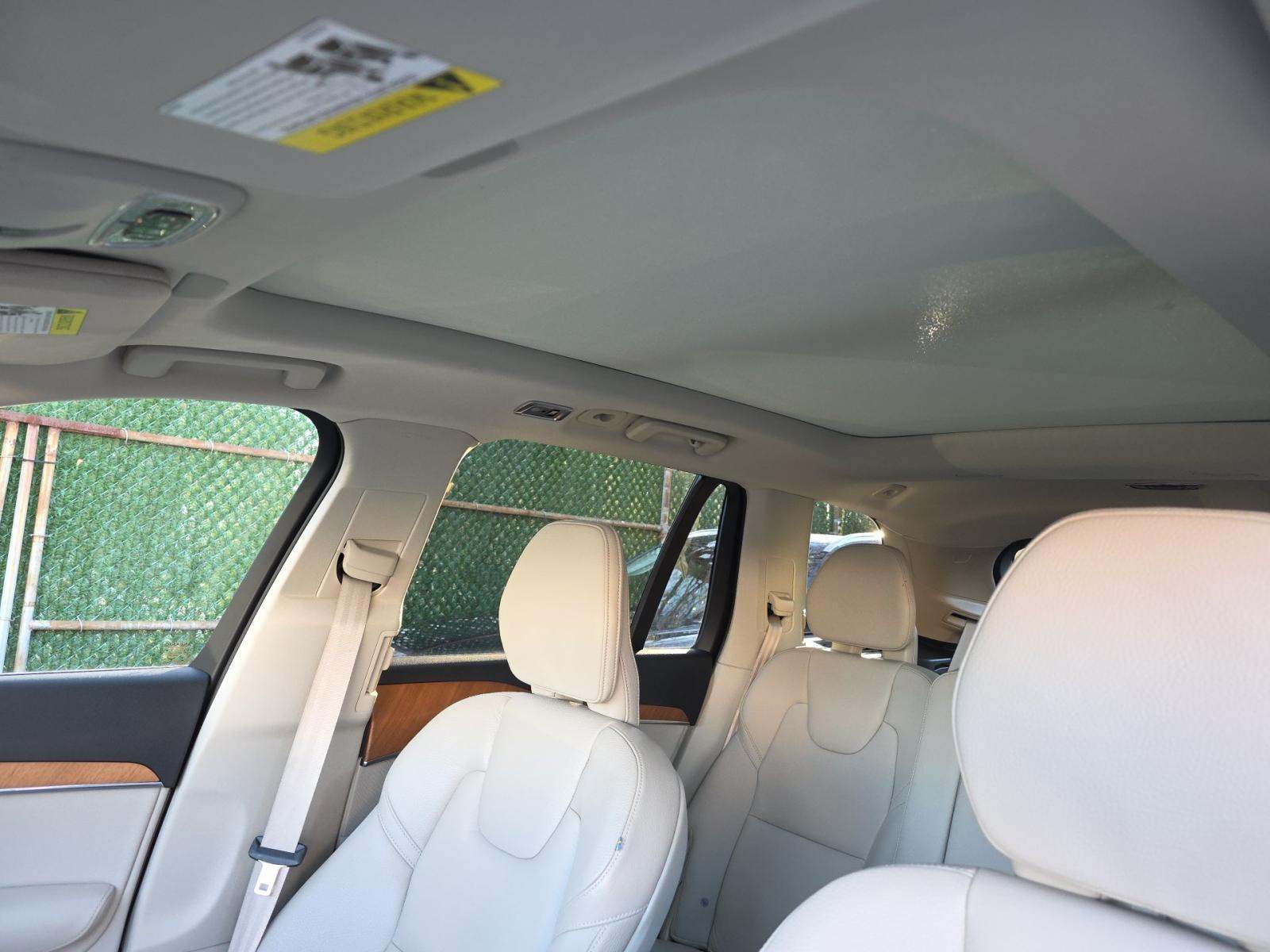 2022 Volvo XC90 T6 Momentum AWD