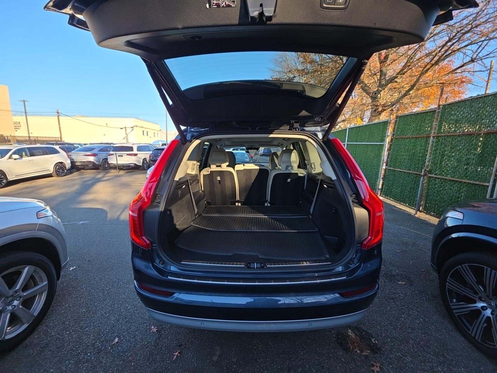 2022 Volvo XC90 T6 Momentum AWD