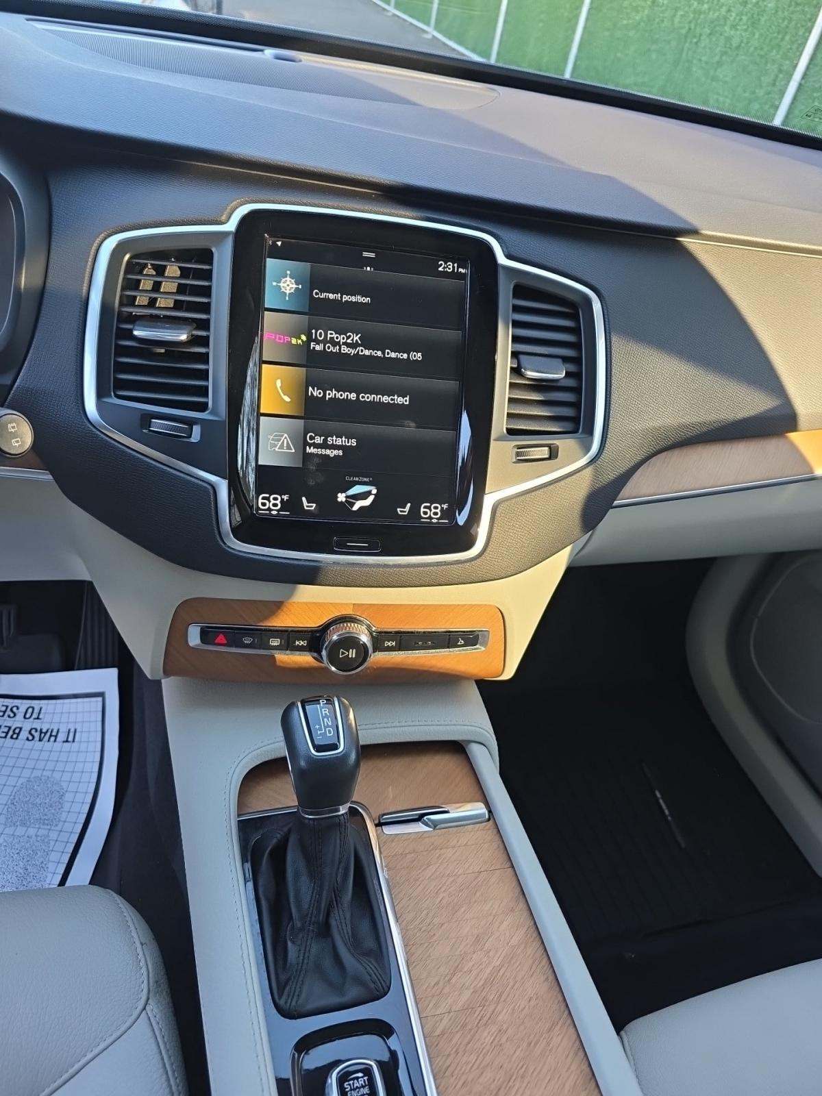 2022 Volvo XC90 T6 Momentum AWD