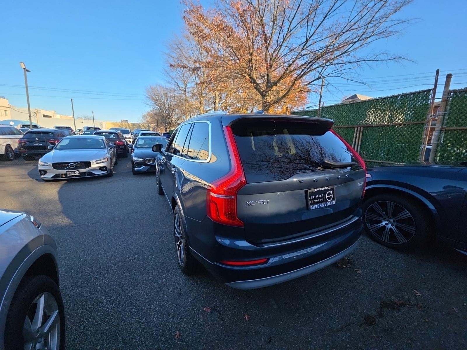 2022 Volvo XC90 T6 Momentum AWD