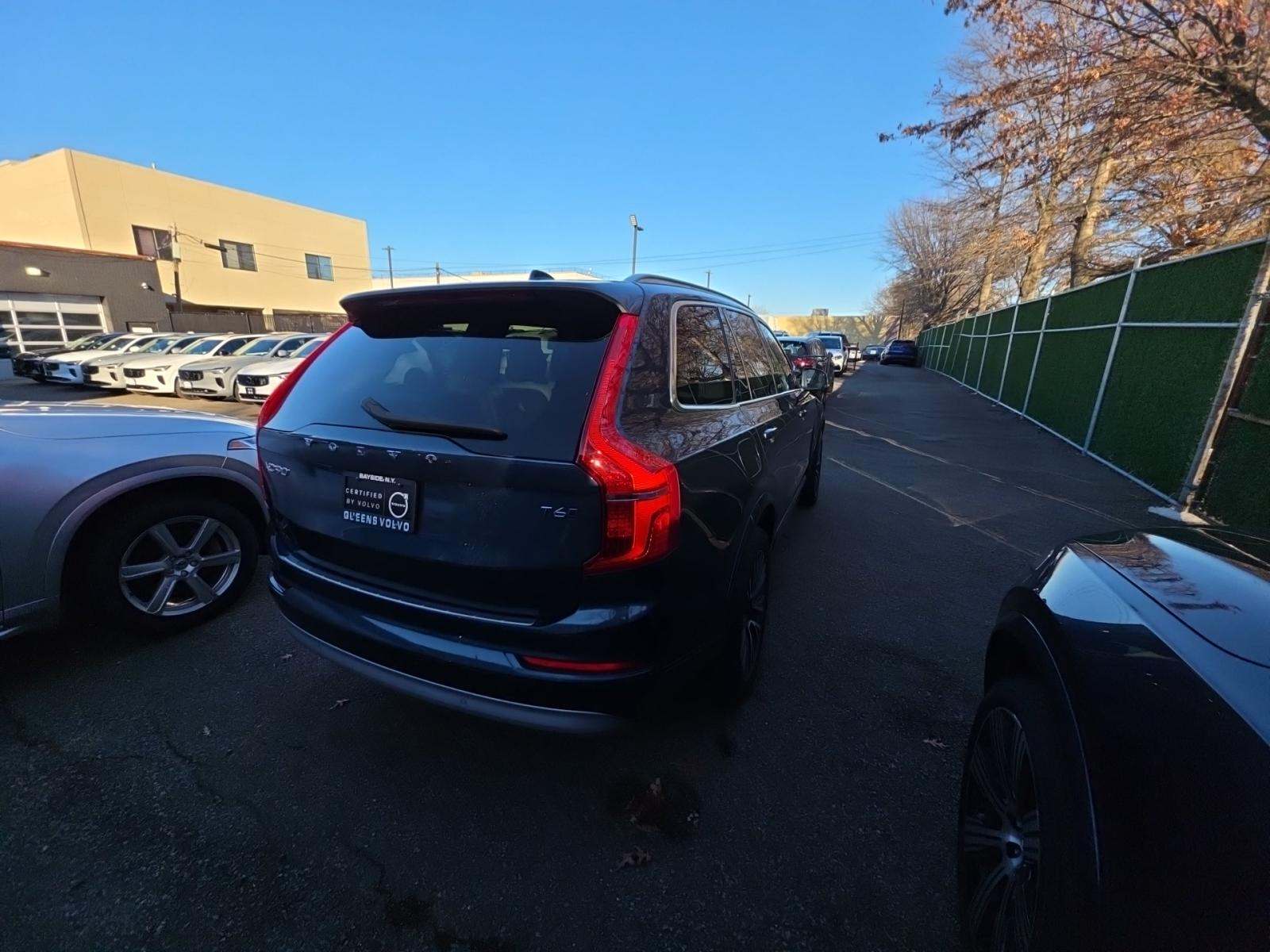 2022 Volvo XC90 T6 Momentum AWD