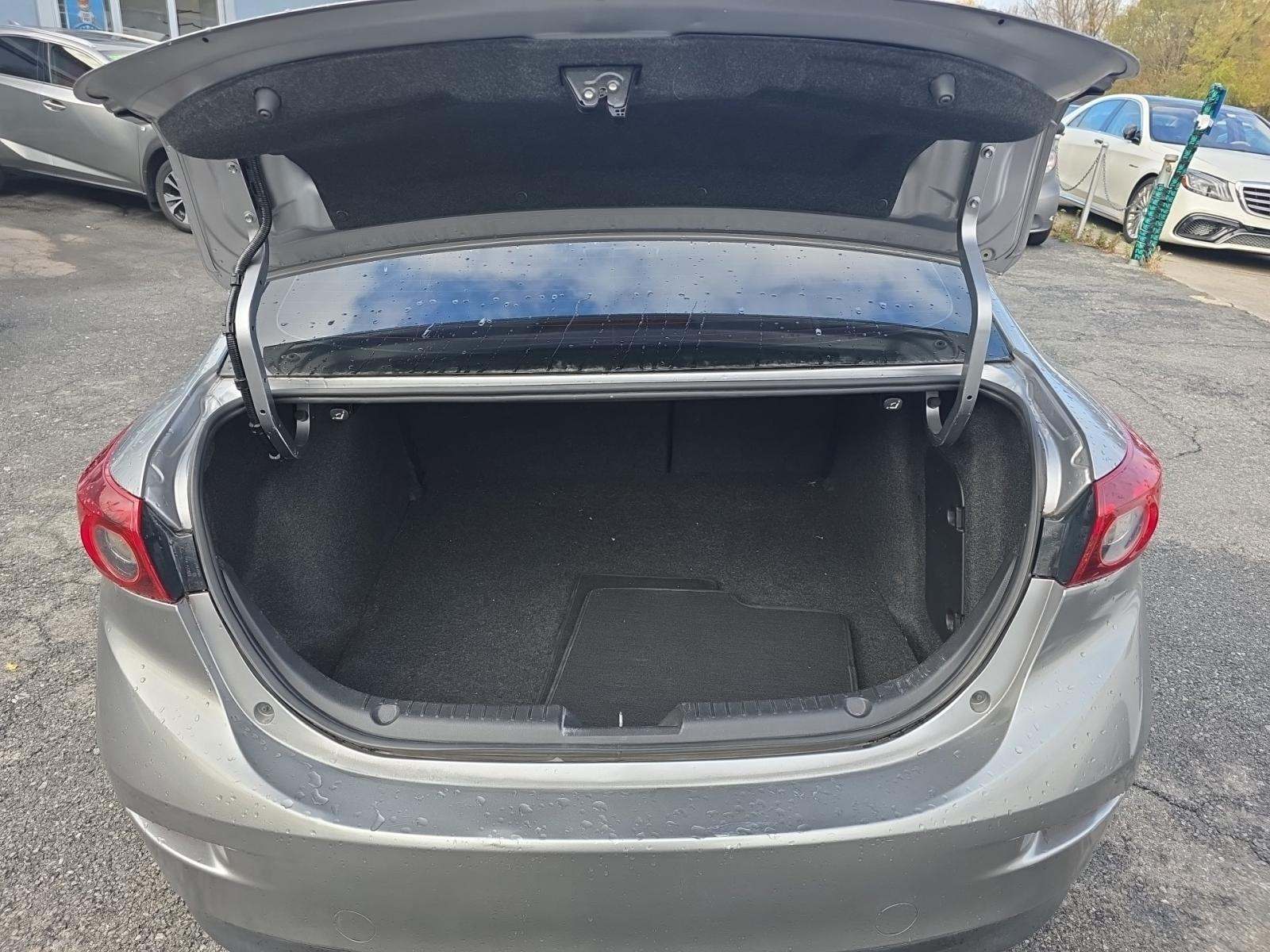 2015 MAZDA MAZDA3 i Touring FWD