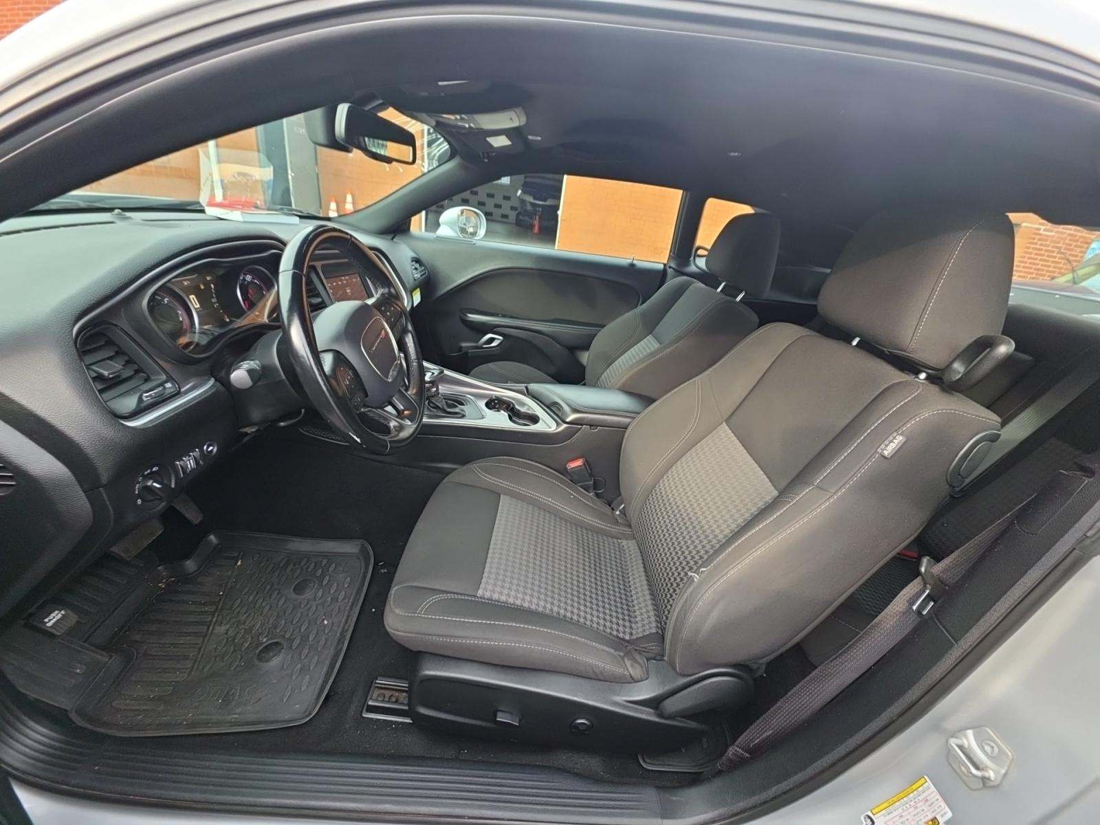 2020 Dodge Challenger SXT RWD