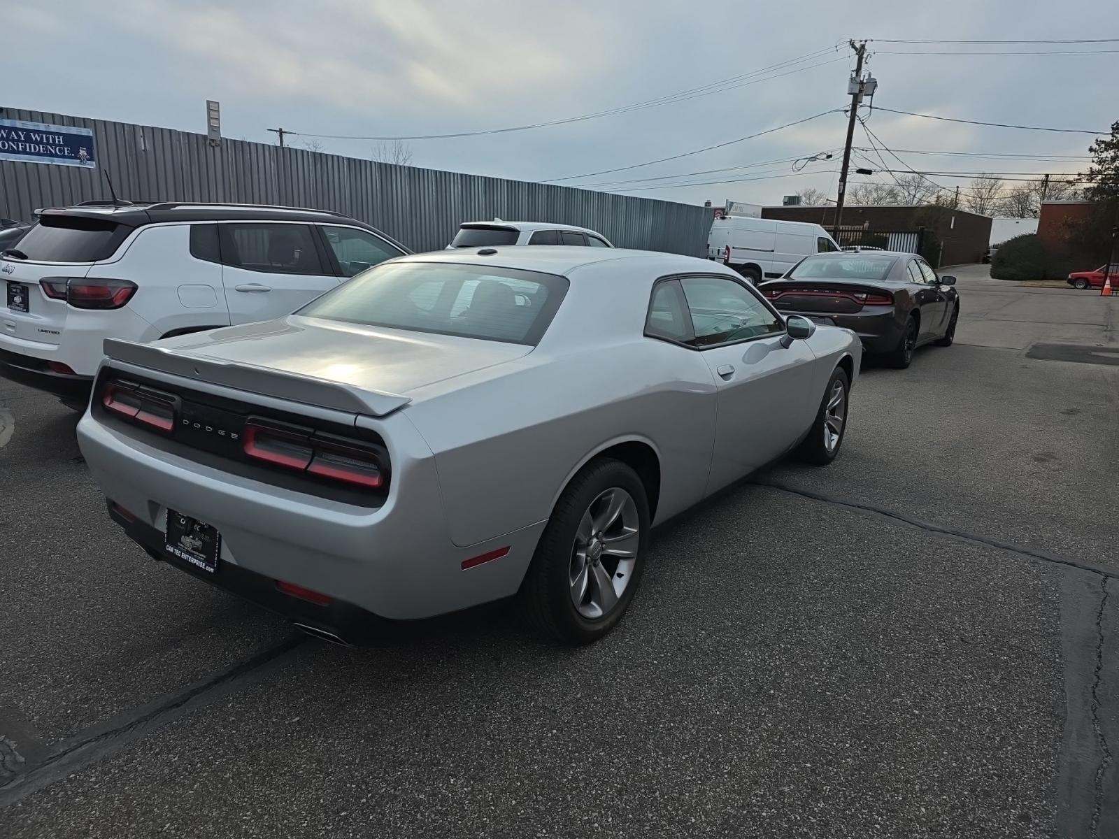 2020 Dodge Challenger SXT RWD