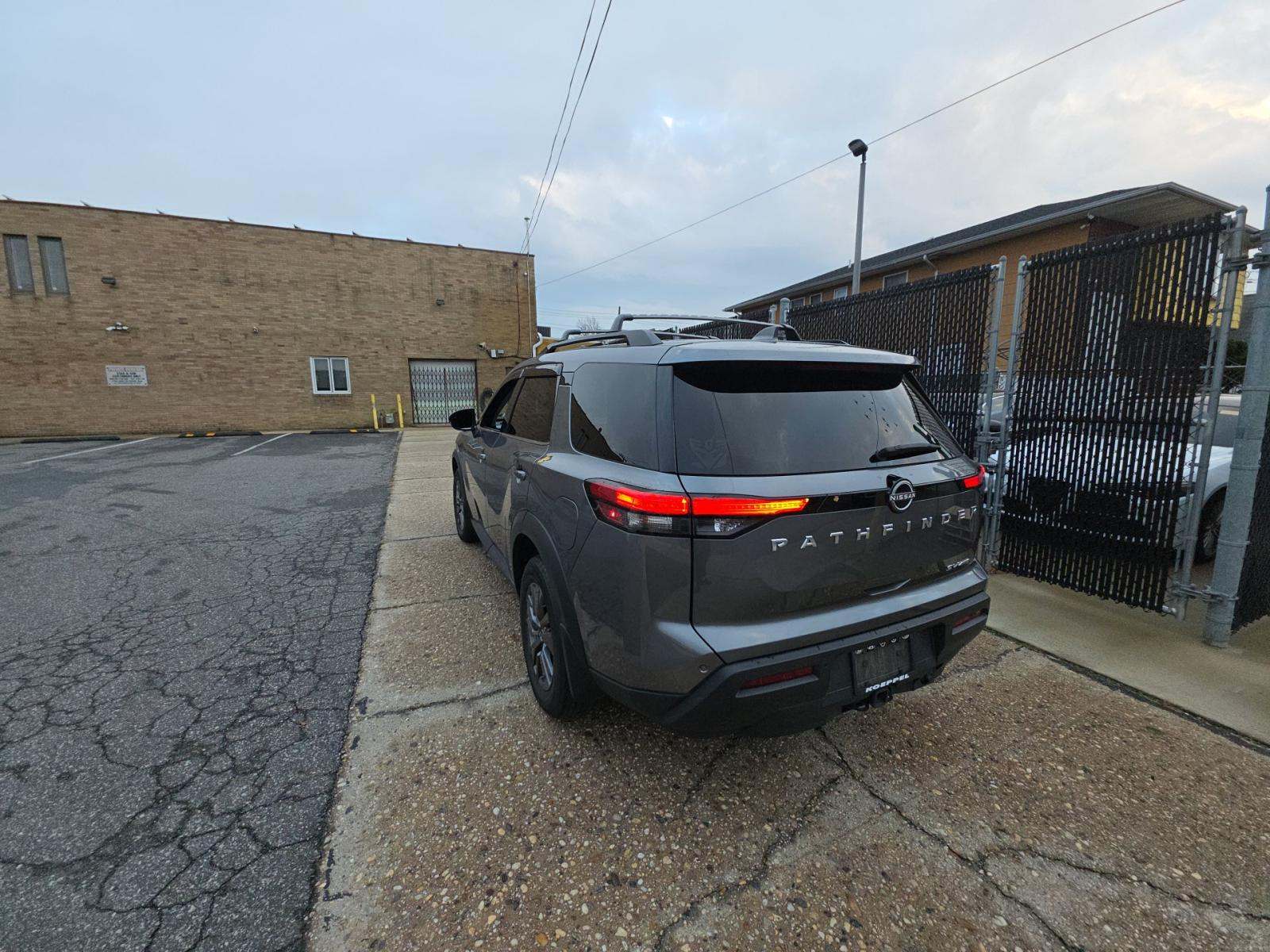 2022 Nissan Pathfinder SV AWD